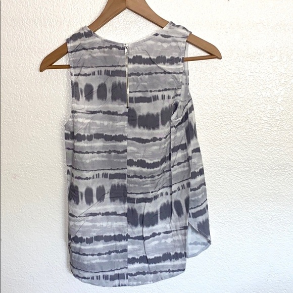 Everly by Francescas Gray And White Zip Up Tank - Picture 7 of 8